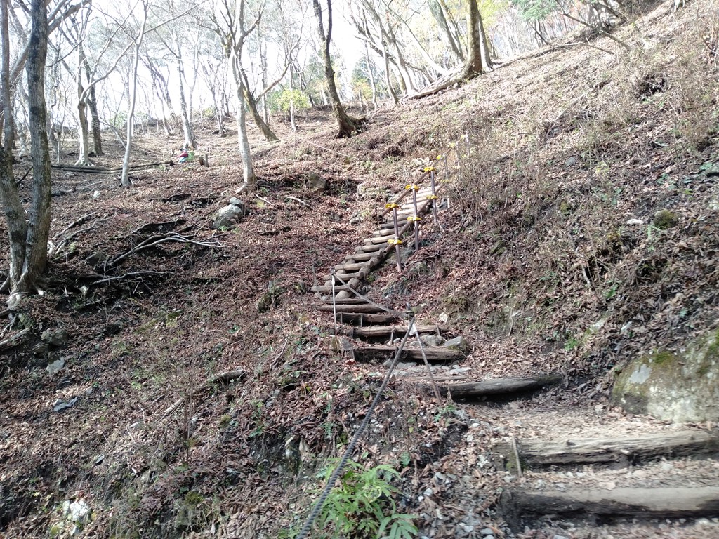 鍋割山の急斜面