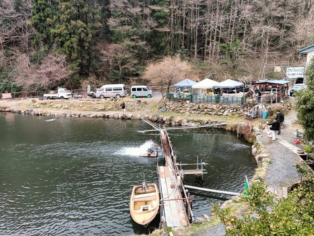 浅川国際マス釣場