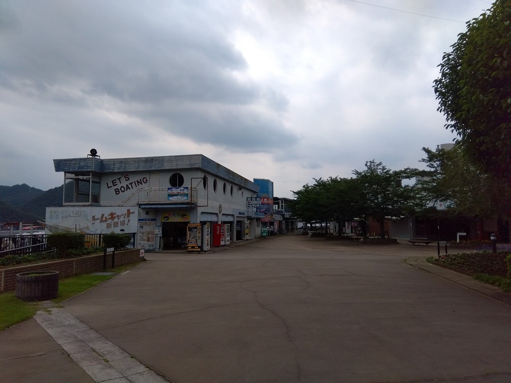 相模湖畔