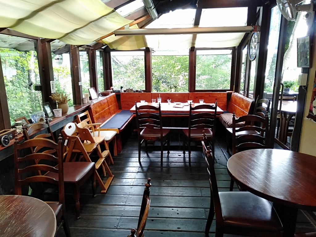 萌木の村 キャロルの店内